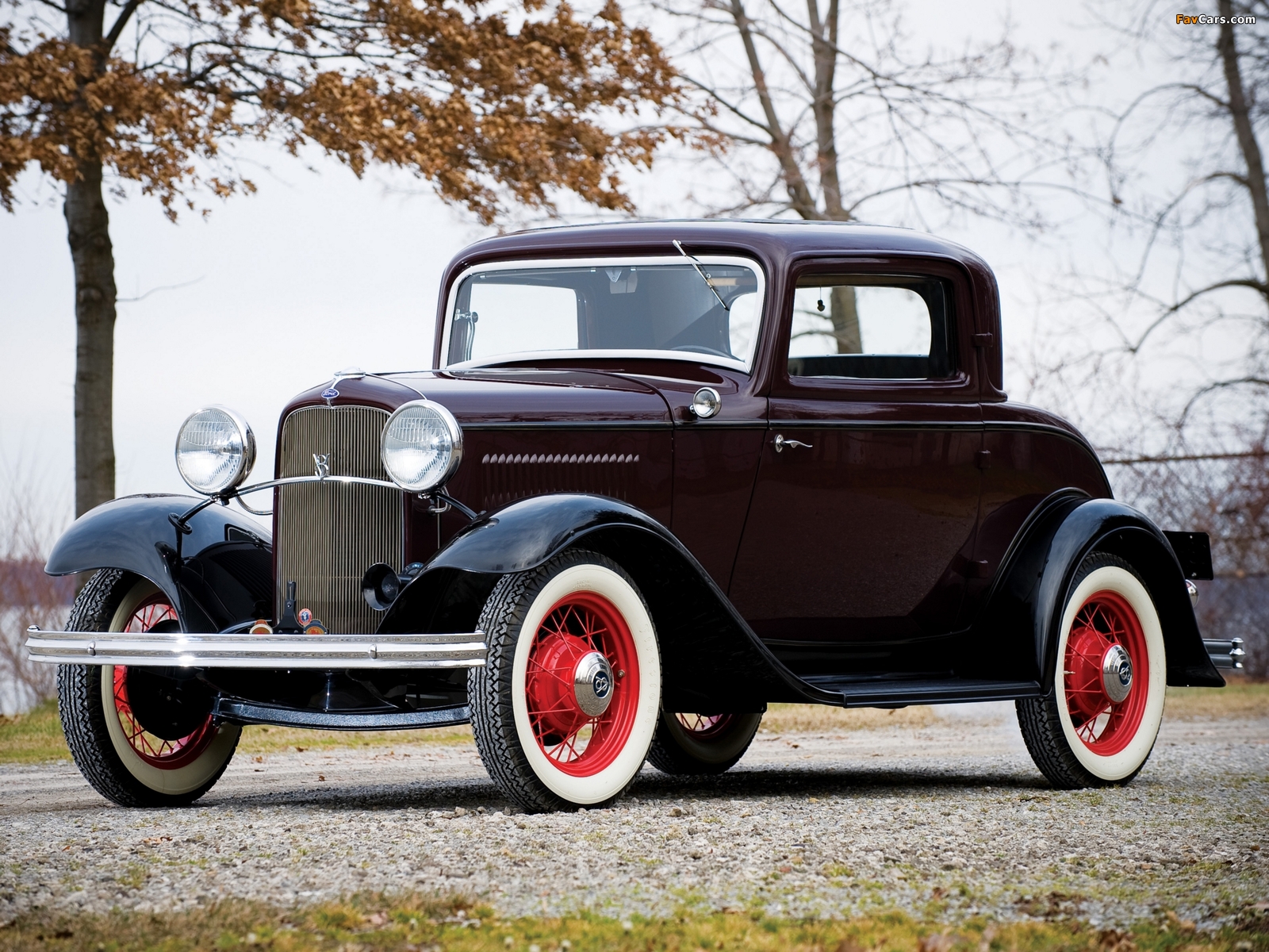 Photos of Ford V8 Deluxe Coupe (18-520) 1932 (1600 x 1200)