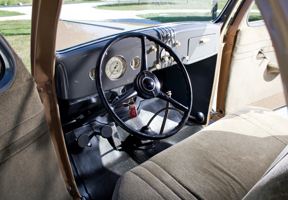 Photos of Ford V8 Deluxe 3-window Coupe (48-720) 1935