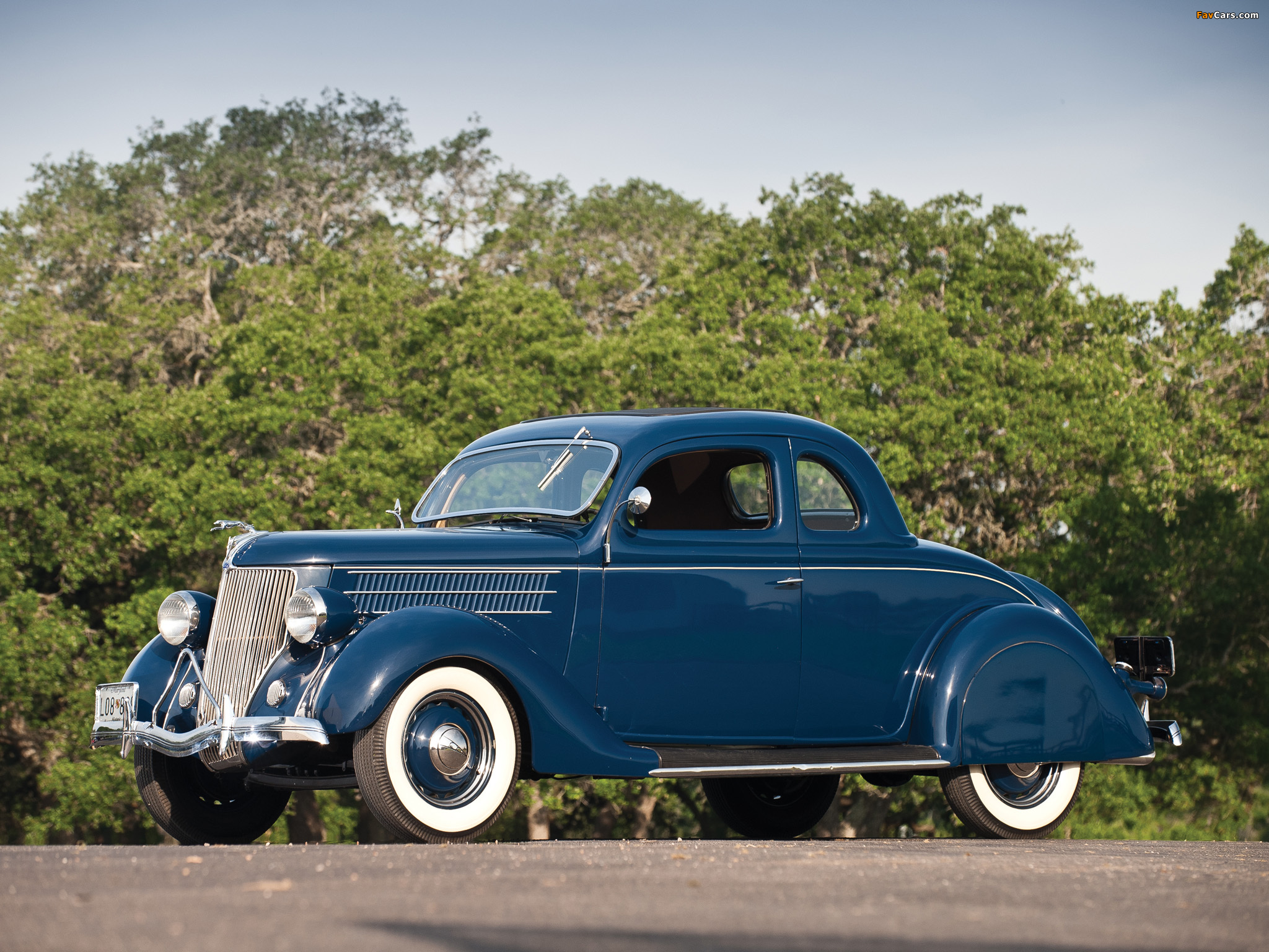 Photos of Ford V8 Deluxe 5-window Coupe (68-770) 1936 (2048 x 1536)