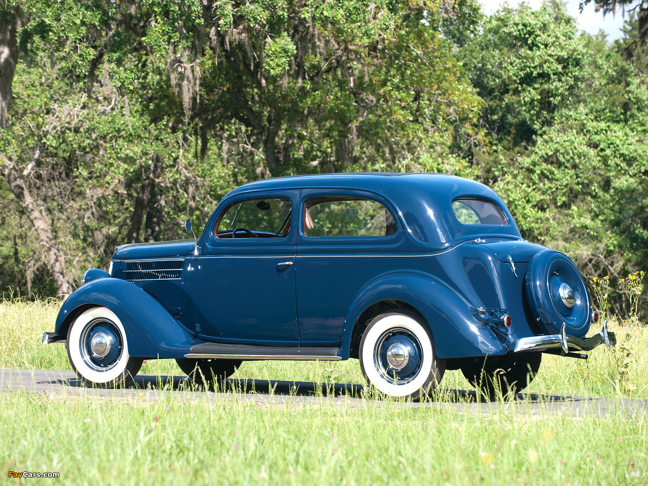 Photos of Ford V8 Deluxe Tudor Touring Sedan 1936 (1280 x 960)