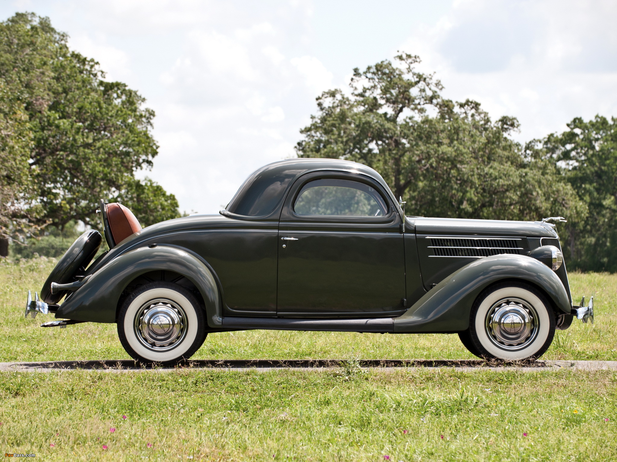 Photos of Ford V8 Deluxe 3-window Coupe (68-720) 1936 (2048 x 1536)