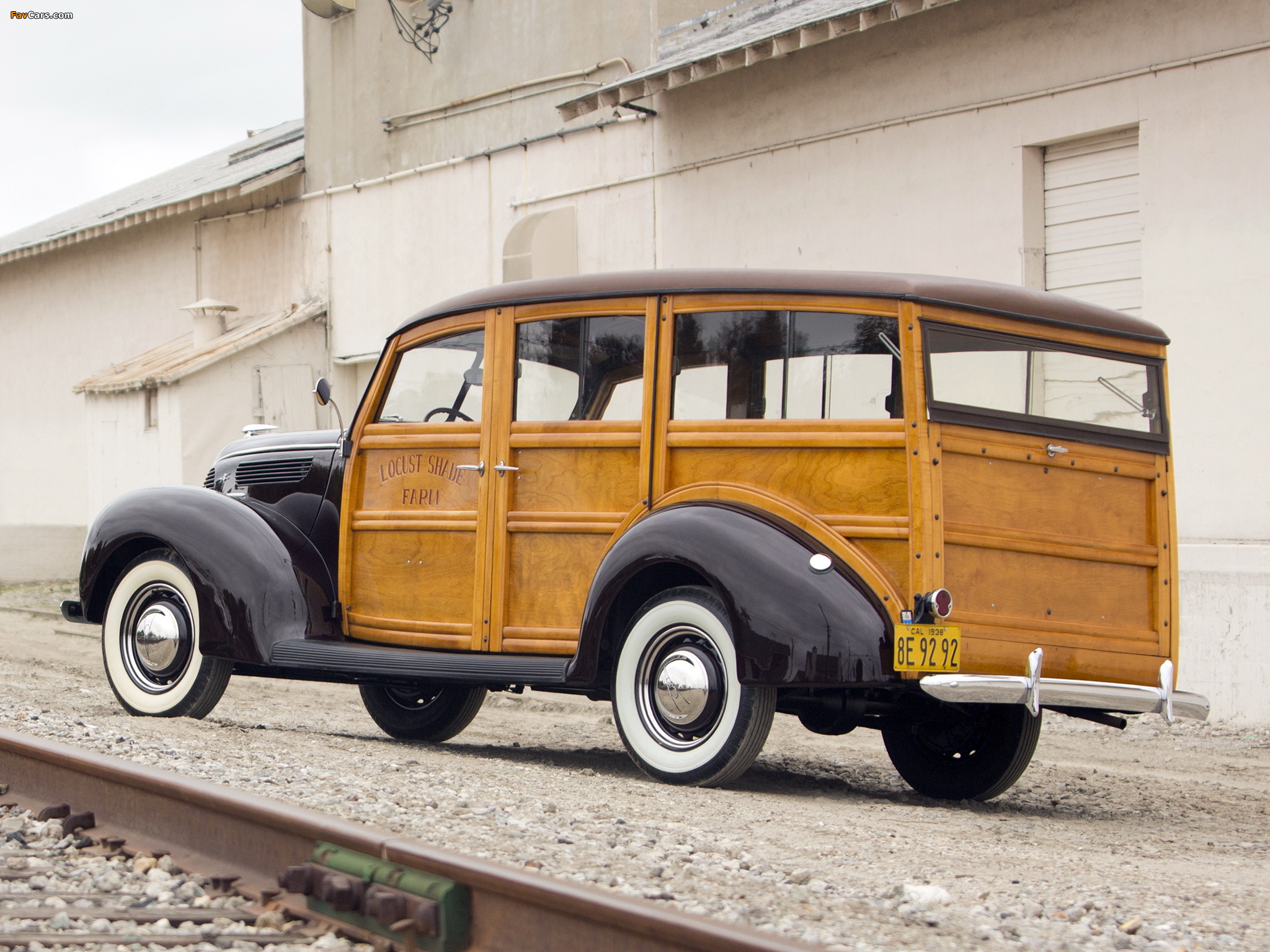 Photos of Ford V8 Deluxe Station Wagon (81A-790) 1938 (2048 x 1536)