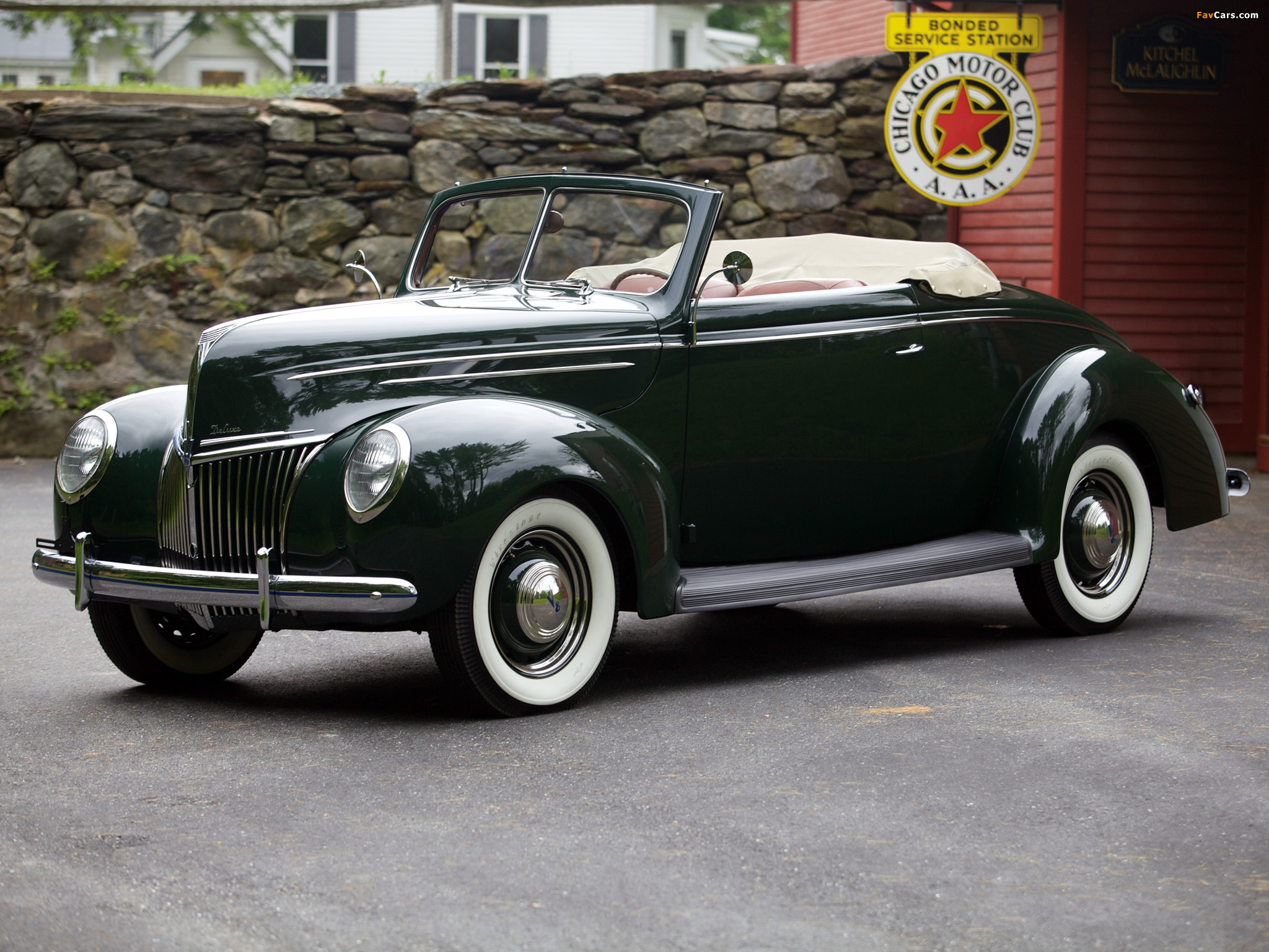 Photos of Ford V8 Deluxe Convertible Coupe 1939 (2048 x 1536)