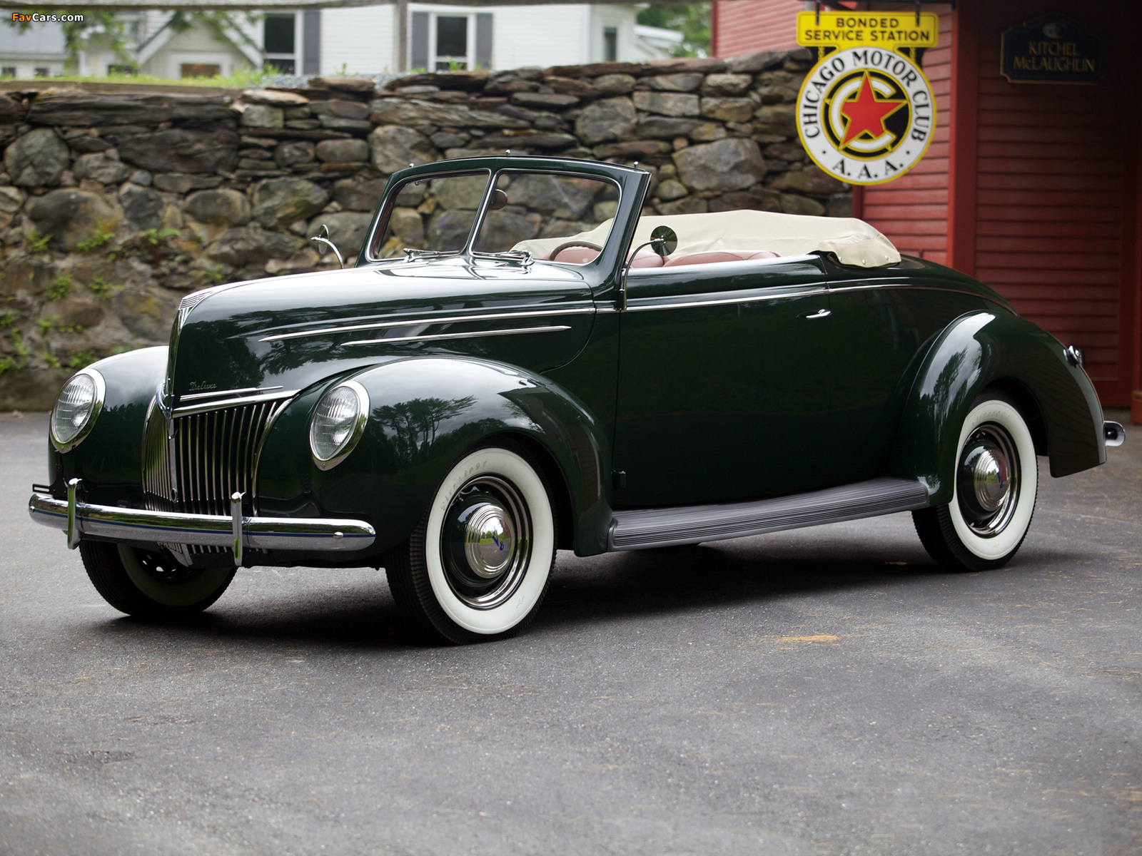 Photos of Ford V8 Deluxe Convertible Coupe 1939 (1600 x 1200)