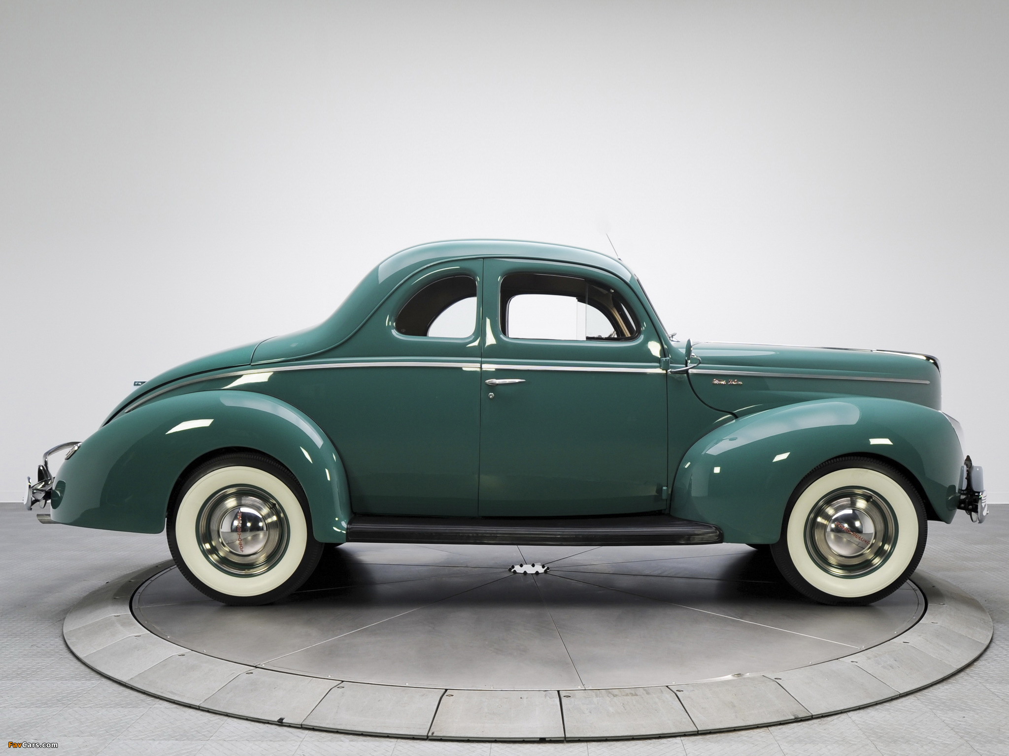 Photos of Ford V8 Deluxe 5-window Coupe (01A-77B) 1940 (2048 x 1536)