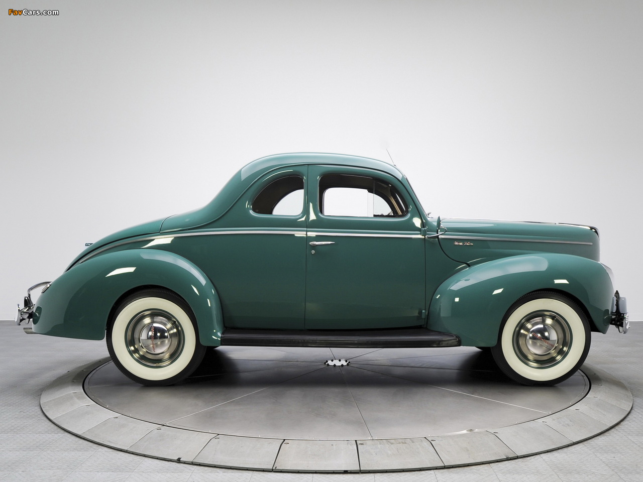 Photos of Ford V8 Deluxe 5-window Coupe (01A-77B) 1940 (1280 x 960)