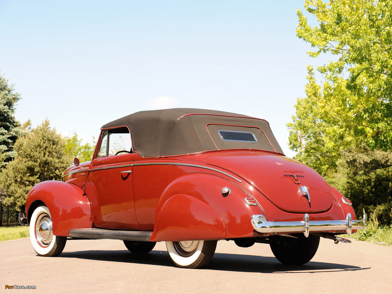 Photos of Ford V8 Deluxe Convertible Coupe 1940 (1280 x 960)