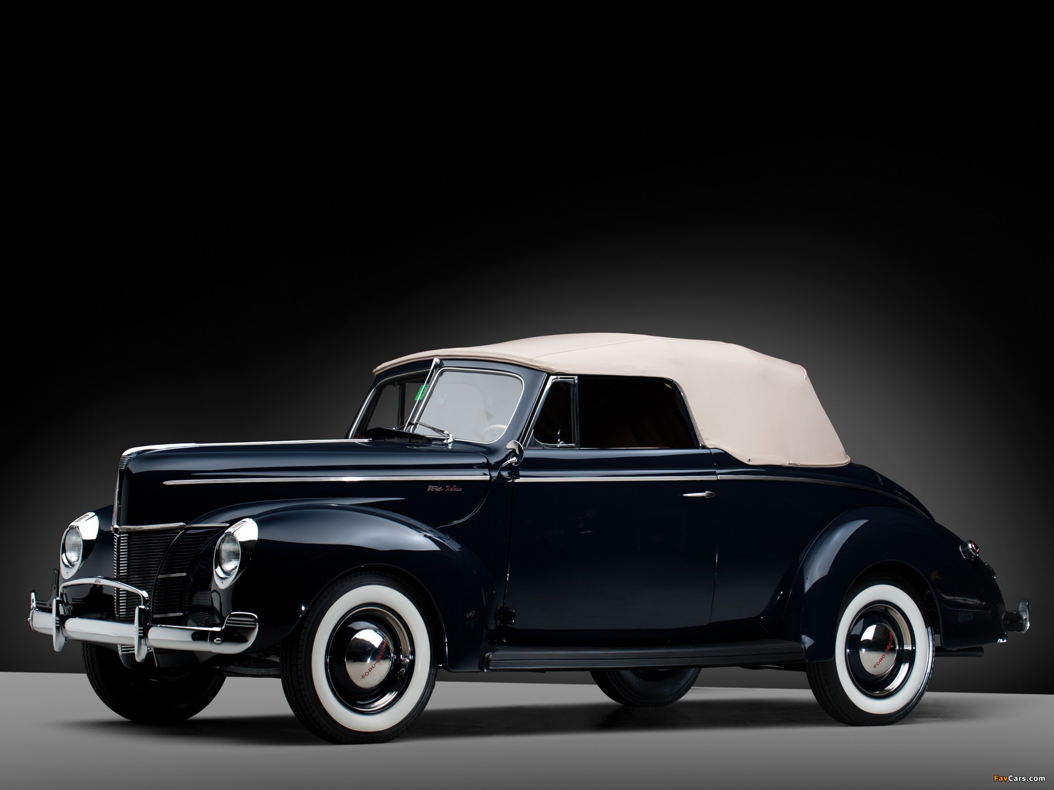 Photos of Ford V8 Deluxe Convertible Coupe 1940 (2048 x 1536)