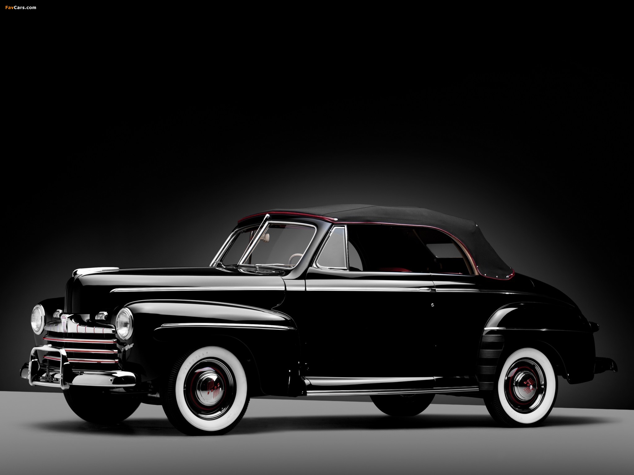 Photos of Ford V8 Super Deluxe Convertible Coupe 1946 (2048 x 1536)