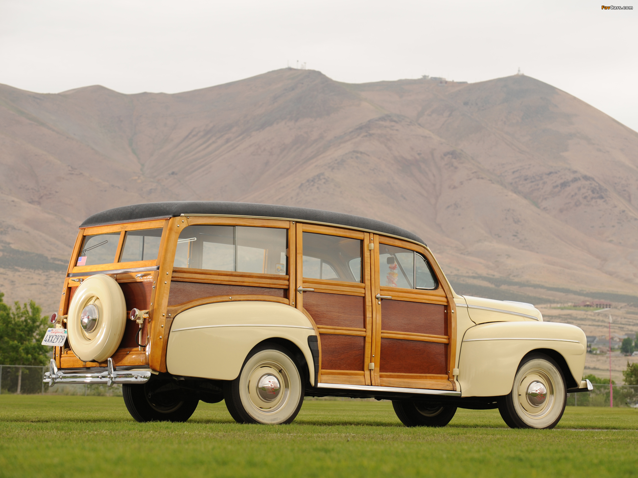 Photos of Ford V8 Super Deluxe Station Wagon (79B) 1946 (2048 x 1536)