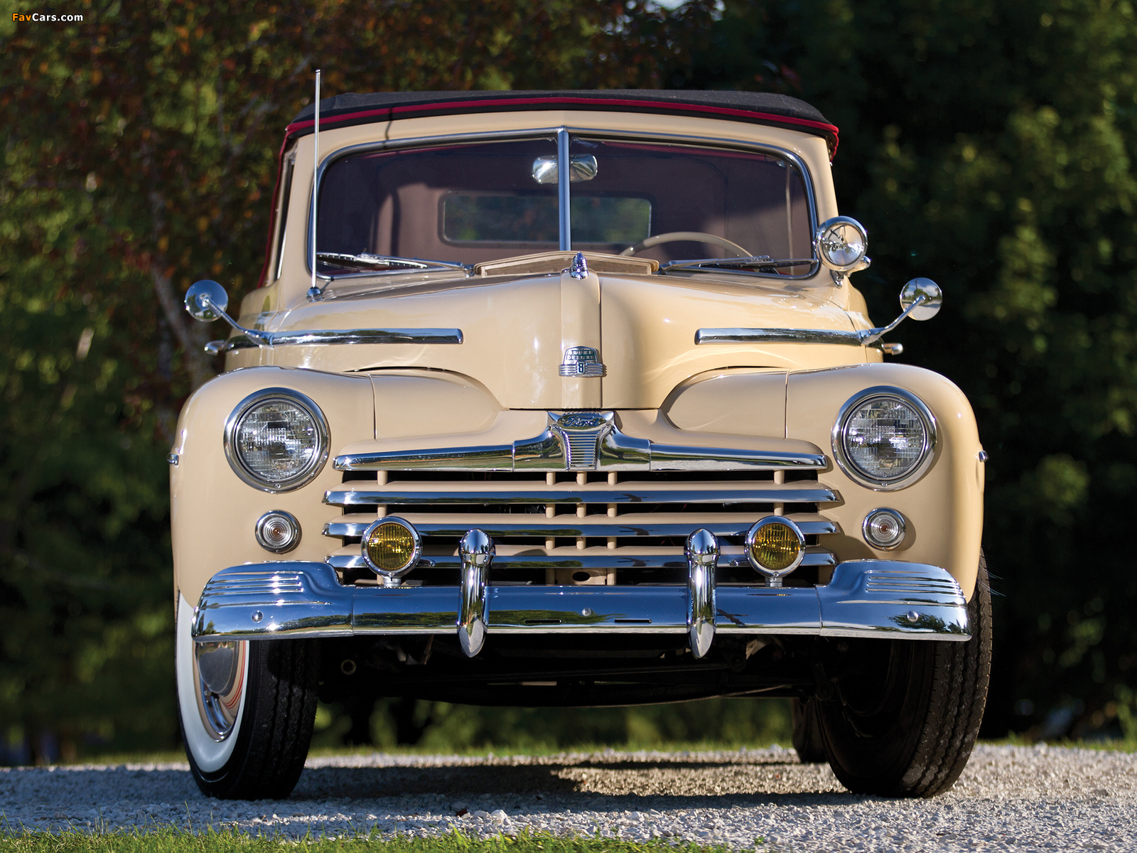 Photos of Ford Super Deluxe Convertible Coupe 1947 (1600 x 1200)