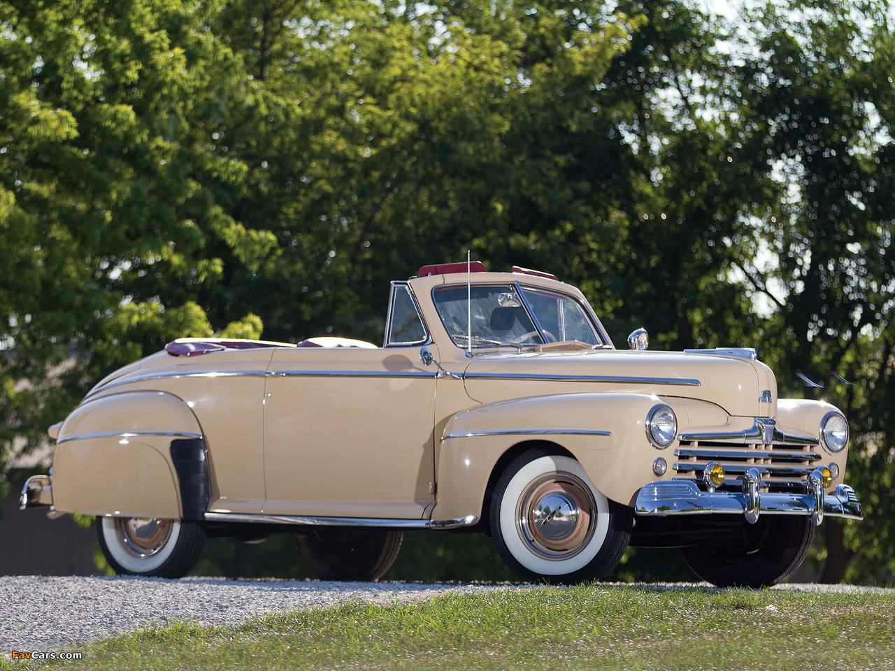 Photos of Ford Super Deluxe Convertible Coupe 1947 (1280 x 960)