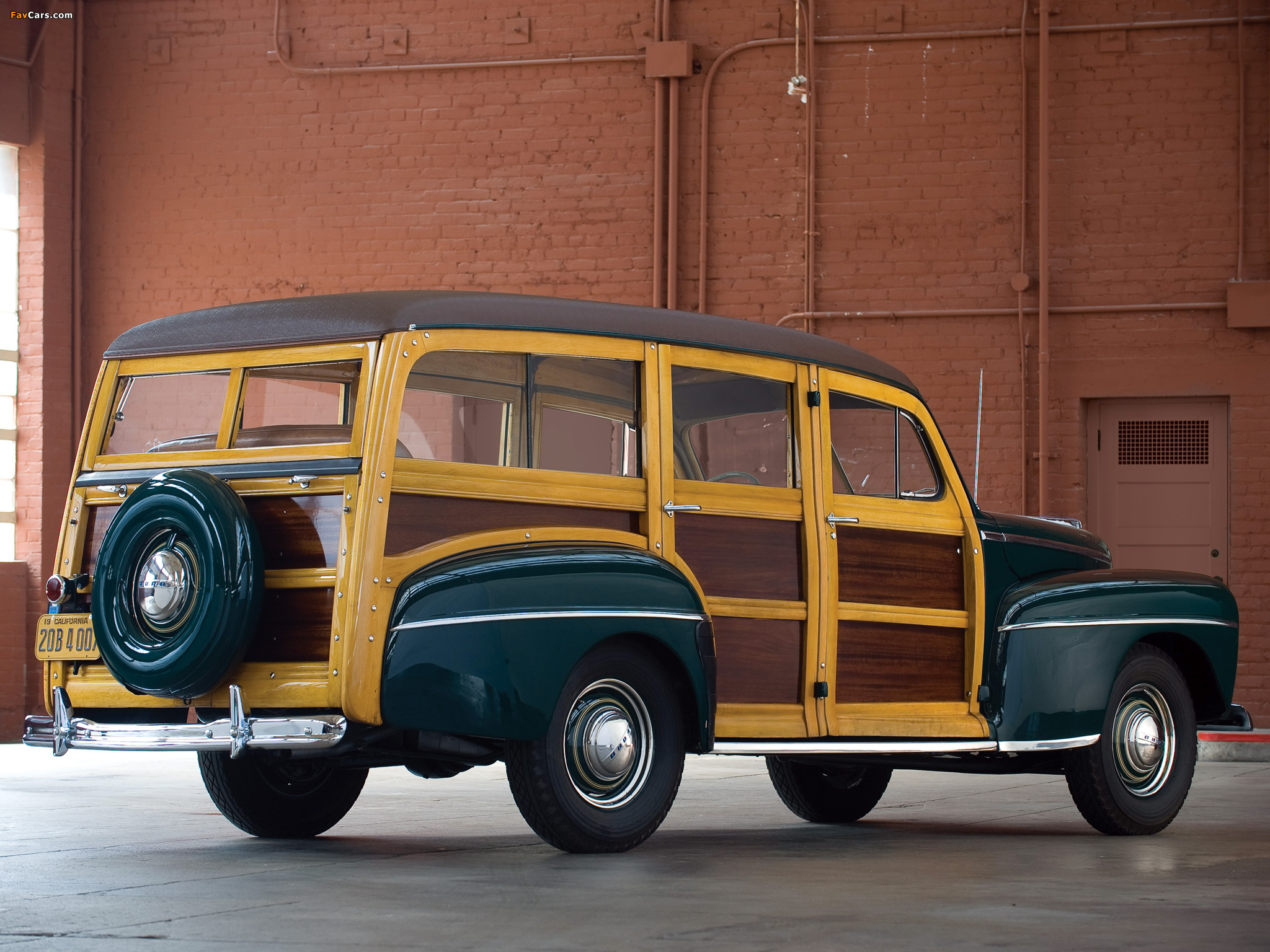Photos of Ford V8 Super Deluxe Station Wagon (79B) 1947 (2048 x 1536)
