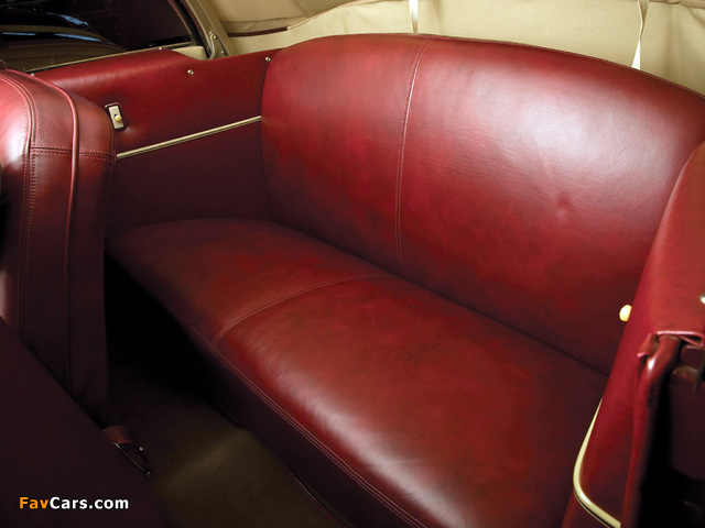 Photos of Ford Super Deluxe Sportsman Convertible 1947–48 (640 x 480)