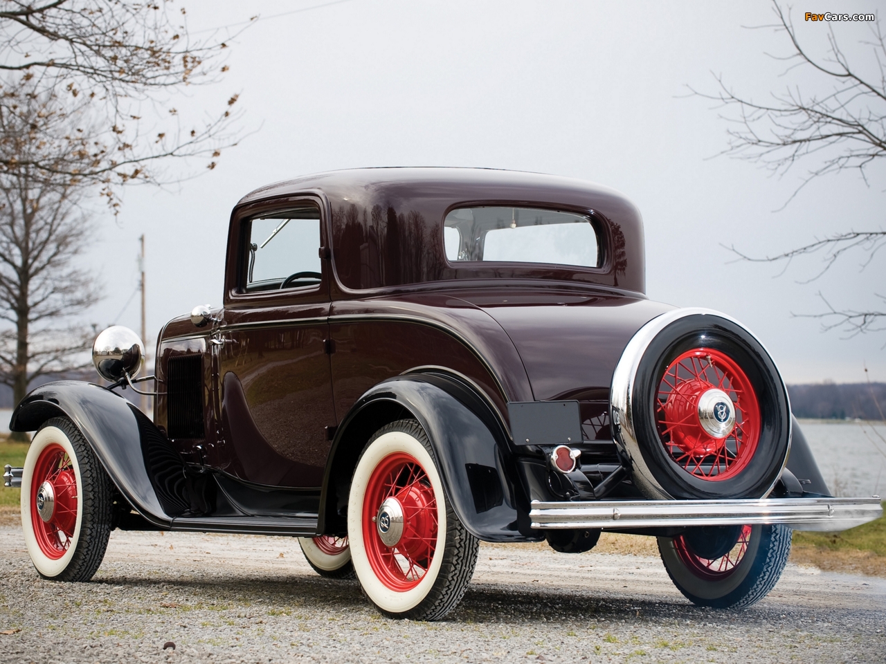 Pictures of Ford V8 Deluxe Coupe (18-520) 1932 (1280 x 960)