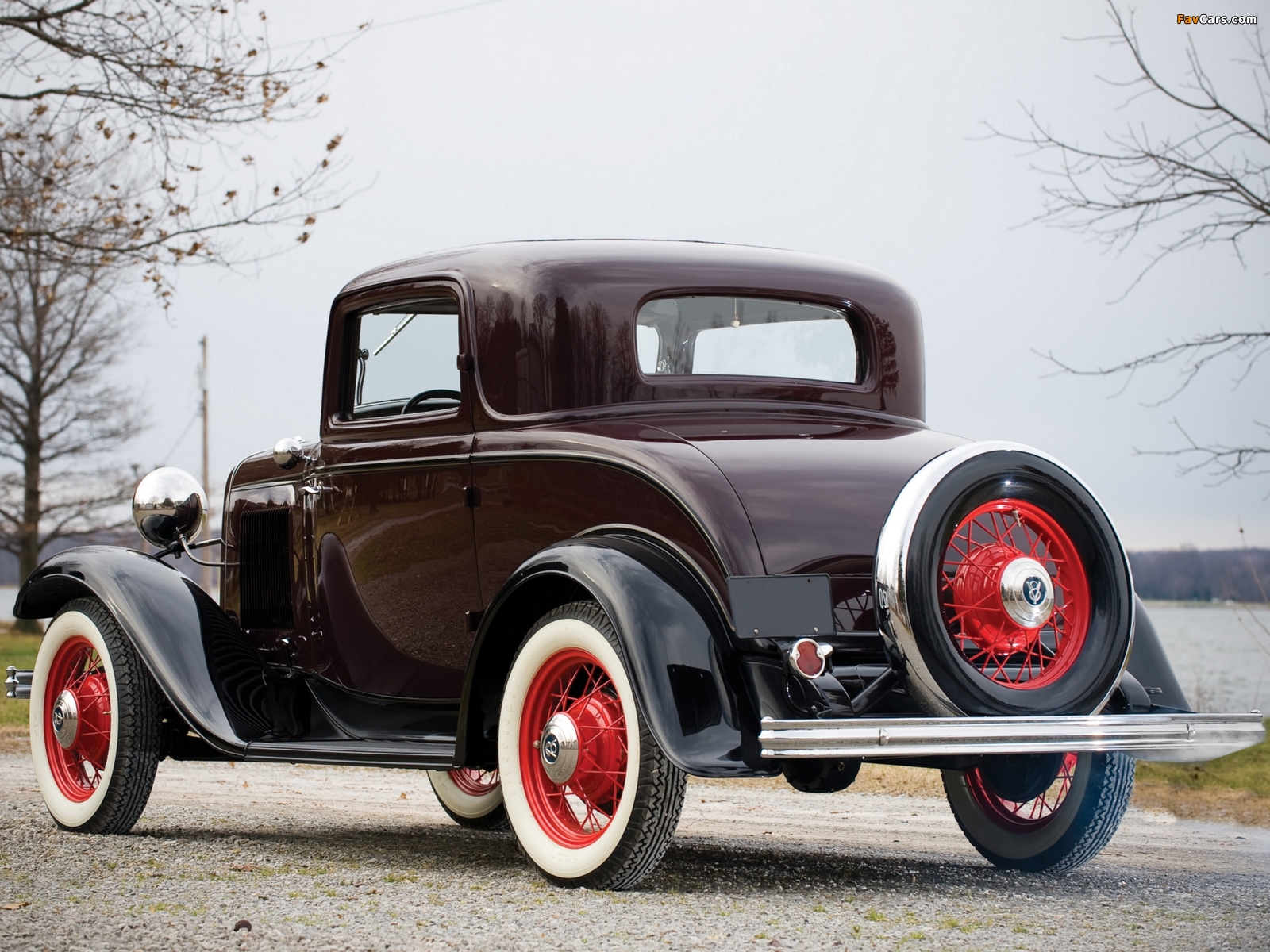 Pictures of Ford V8 Deluxe Coupe (18-520) 1932 (1600 x 1200)