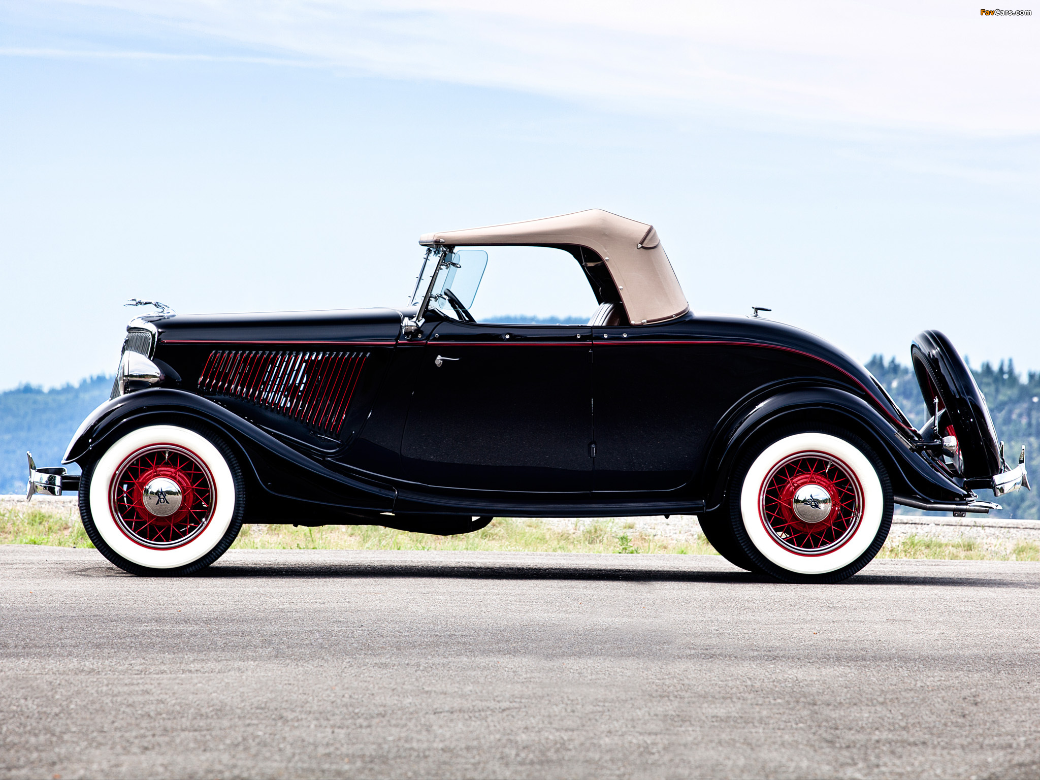 Pictures of Ford V8 Deluxe Roadster (40-710) 1934 (2048 x 1536)
