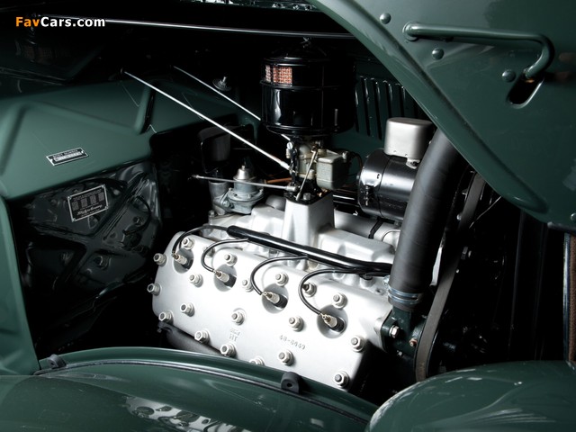 Pictures of Ford V8 Deluxe Roadster (48-710) 1935 (640 x 480)