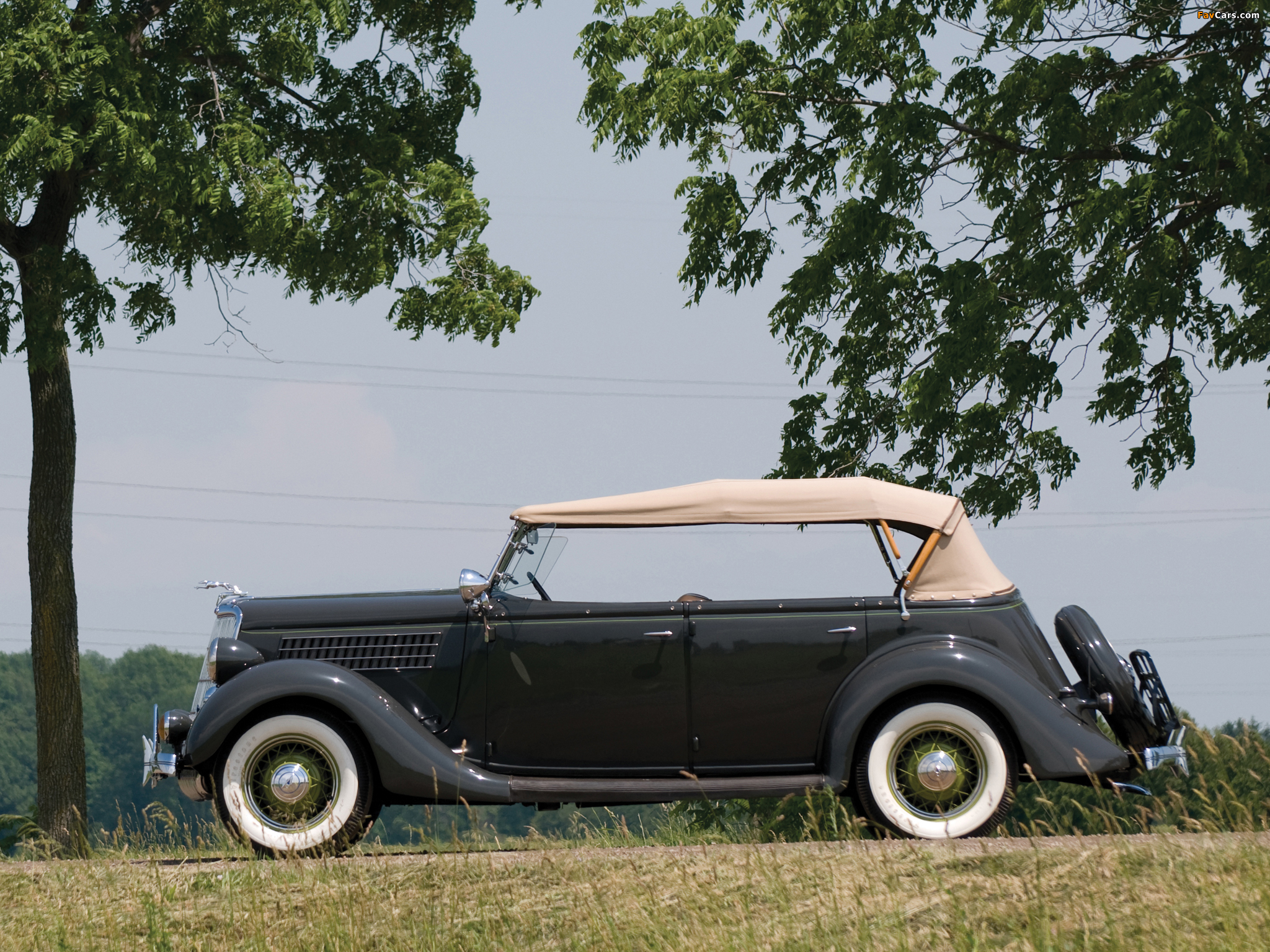 Pictures of Ford V8 Deluxe Phaeton (48-750) 1935 (2048 x 1536)
