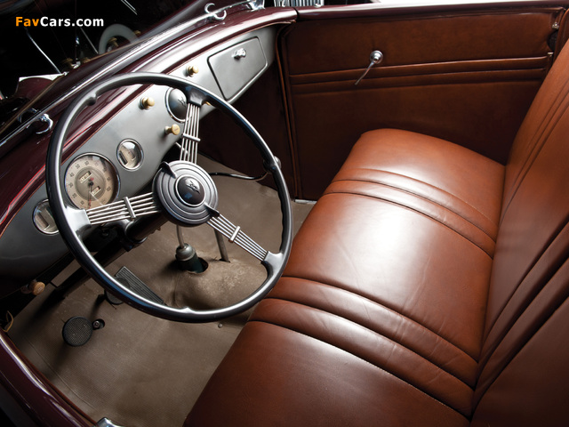 Pictures of Ford V8 Deluxe Roadster (48-710) 1935 (640 x 480)