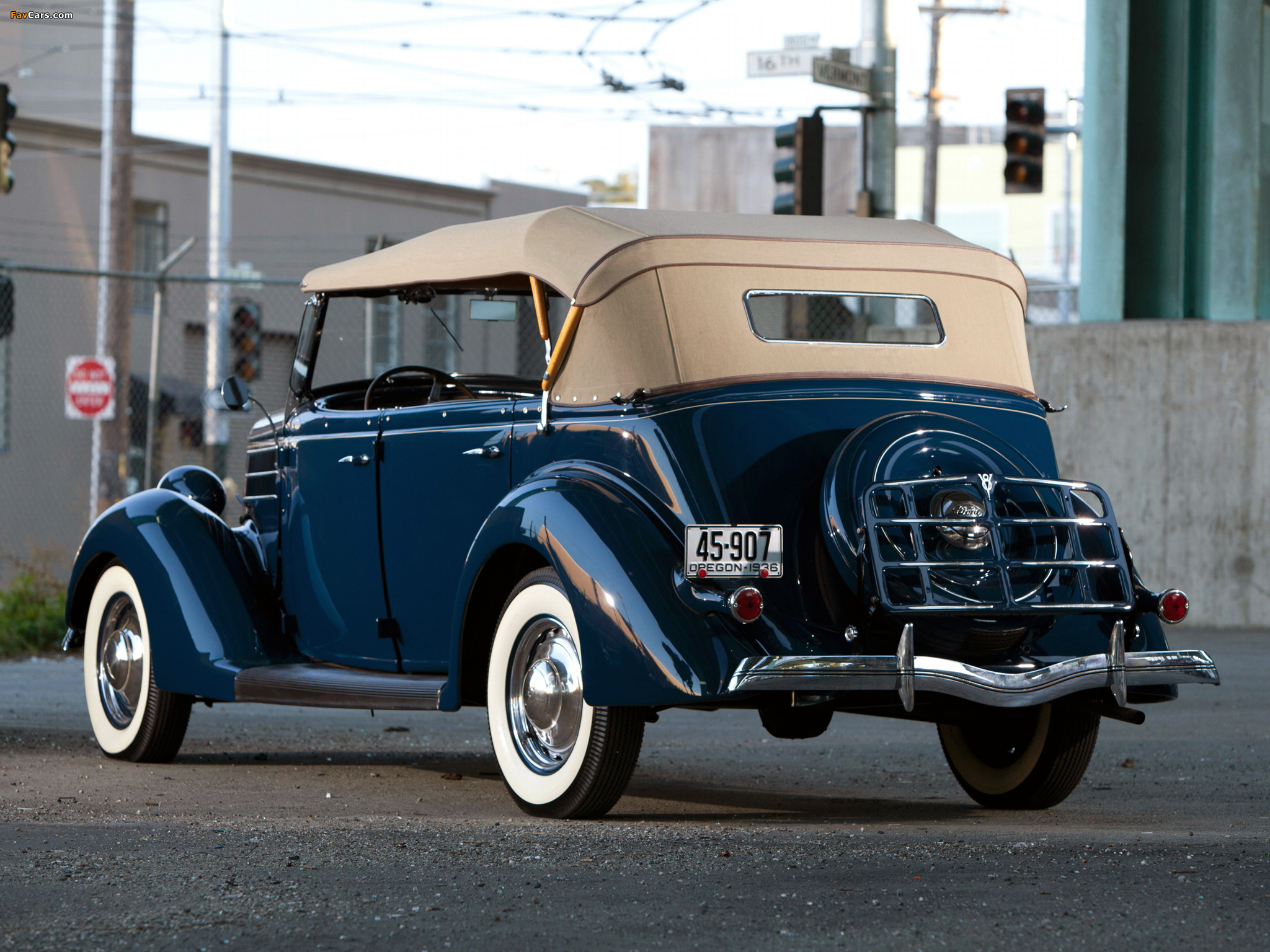 Pictures of Ford V8 Deluxe Phaeton (68-750) 1936 (2048 x 1536)
