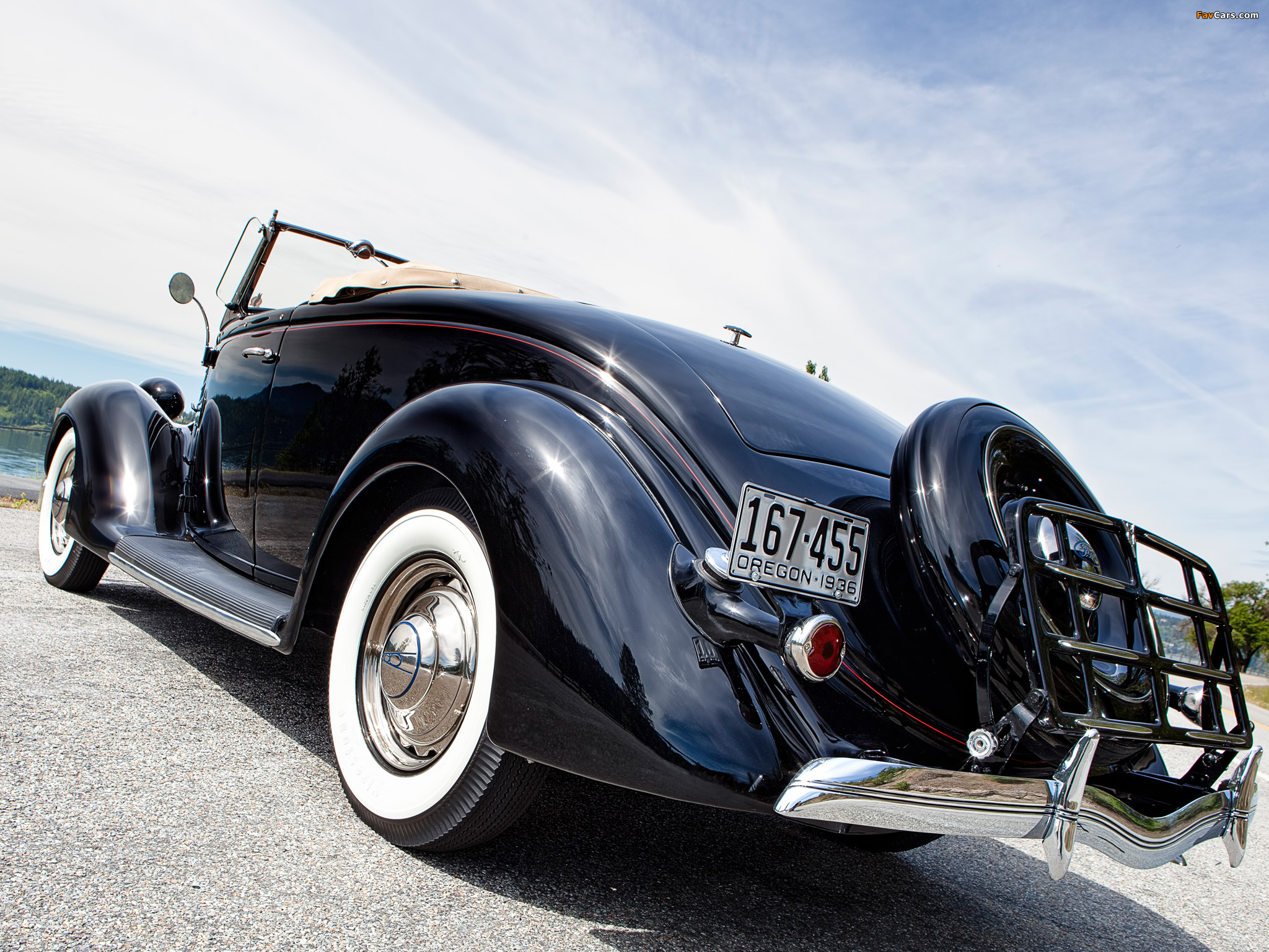 Pictures of Ford V8 Deluxe Roadster (68-760) 1936 (2048 x 1536)