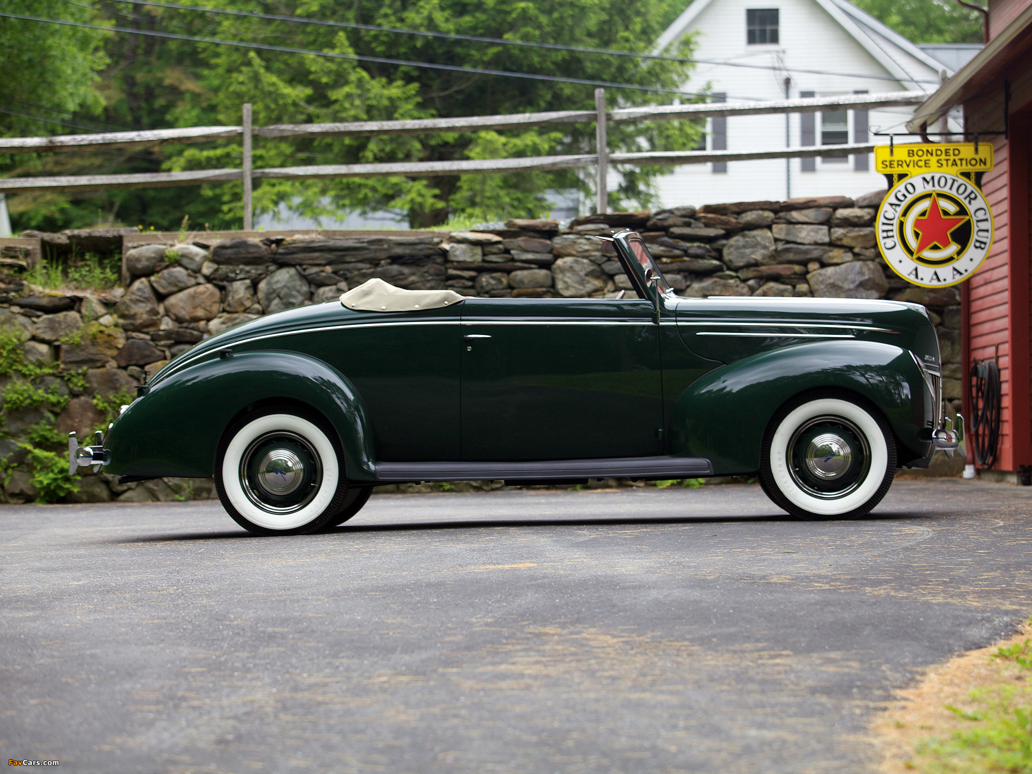 Pictures of Ford V8 Deluxe Convertible Coupe 1939 (2048 x 1536)