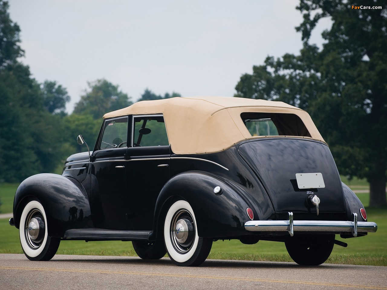 Pictures of Ford V8 Deluxe Convertible Fordor Sedan (91A-74) 1939 (1280 x 960)