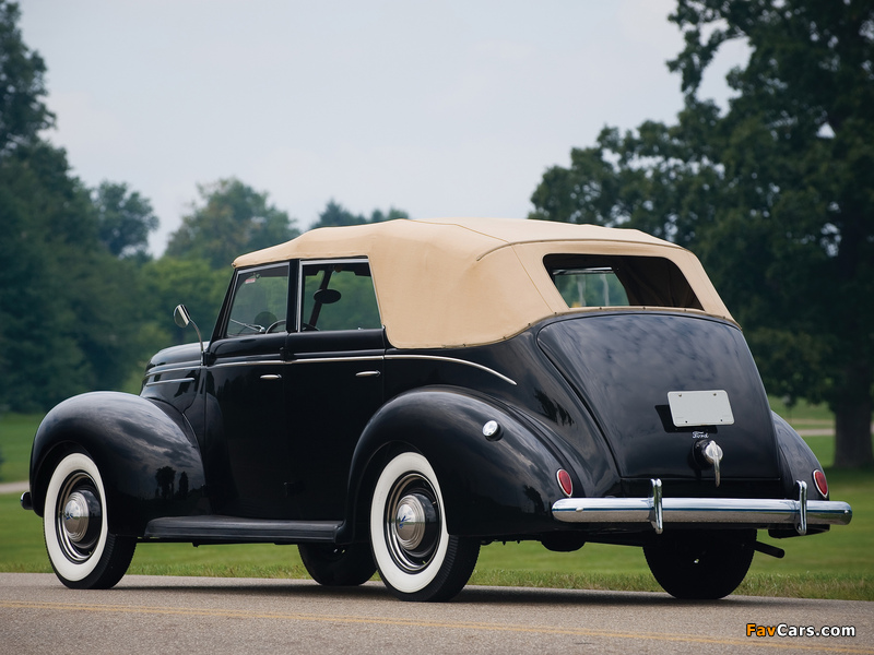 Pictures of Ford V8 Deluxe Convertible Fordor Sedan (91A-74) 1939 (800 x 600)