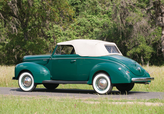 Pictures of Ford V8 Deluxe Convertible Coupe 1940