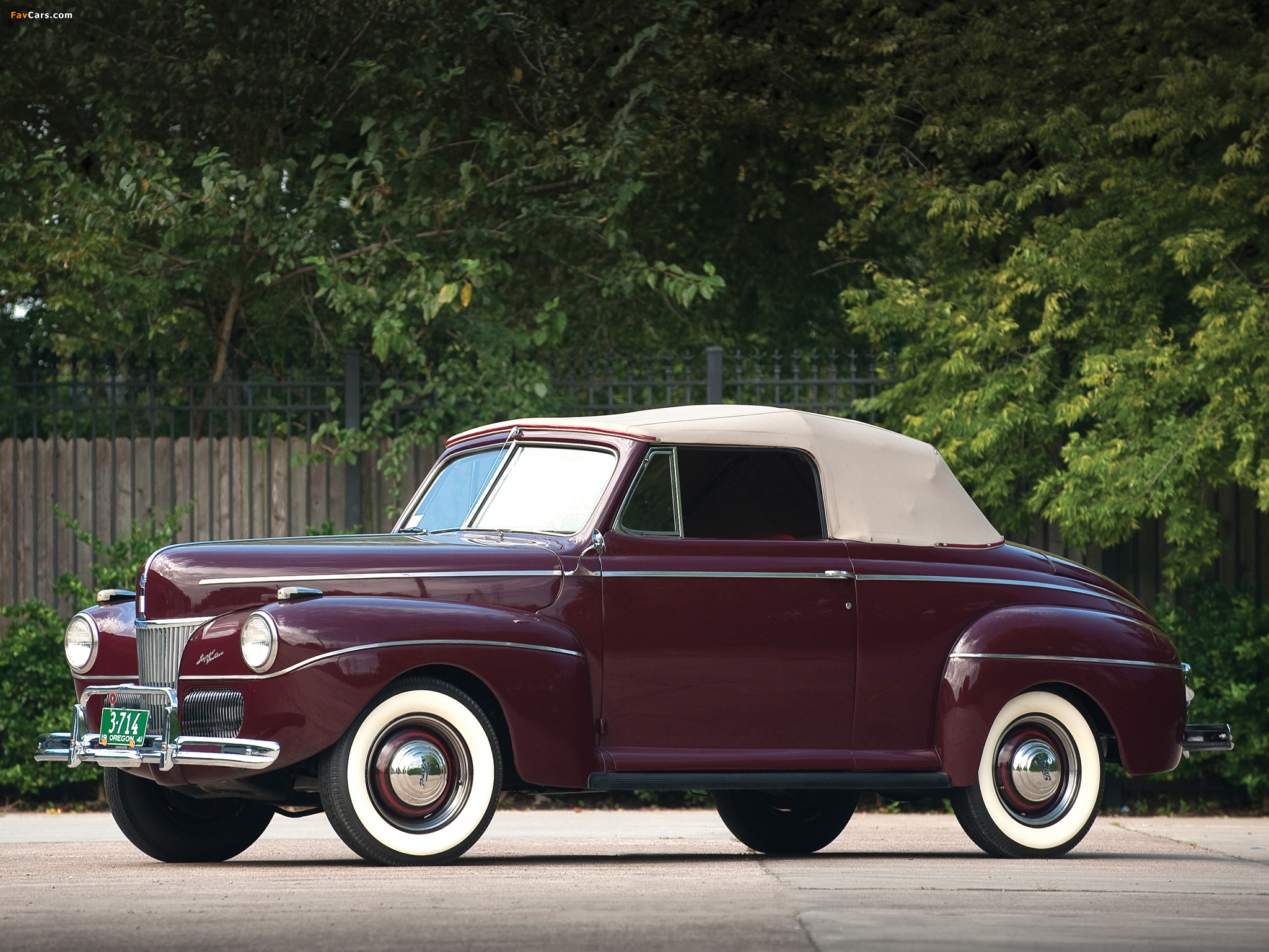Pictures of Ford V8 Super Deluxe Convertible Coupe (11A-76) 1941 (2048 x 1536)