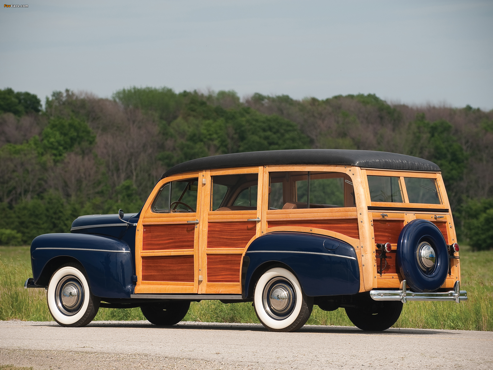 Pictures of Ford V8 Super Deluxe Station Wagon (21A-79B) 1942 (2048 x 1536)