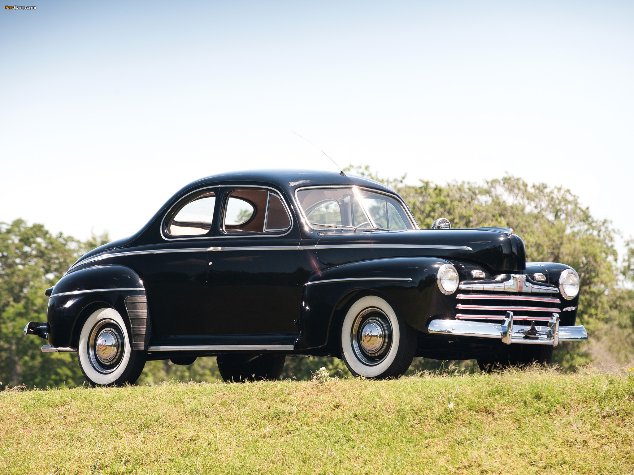 Pictures of Ford V8 Super Deluxe Business Coupe (69A-77B) 1946 (2048 x 1536)