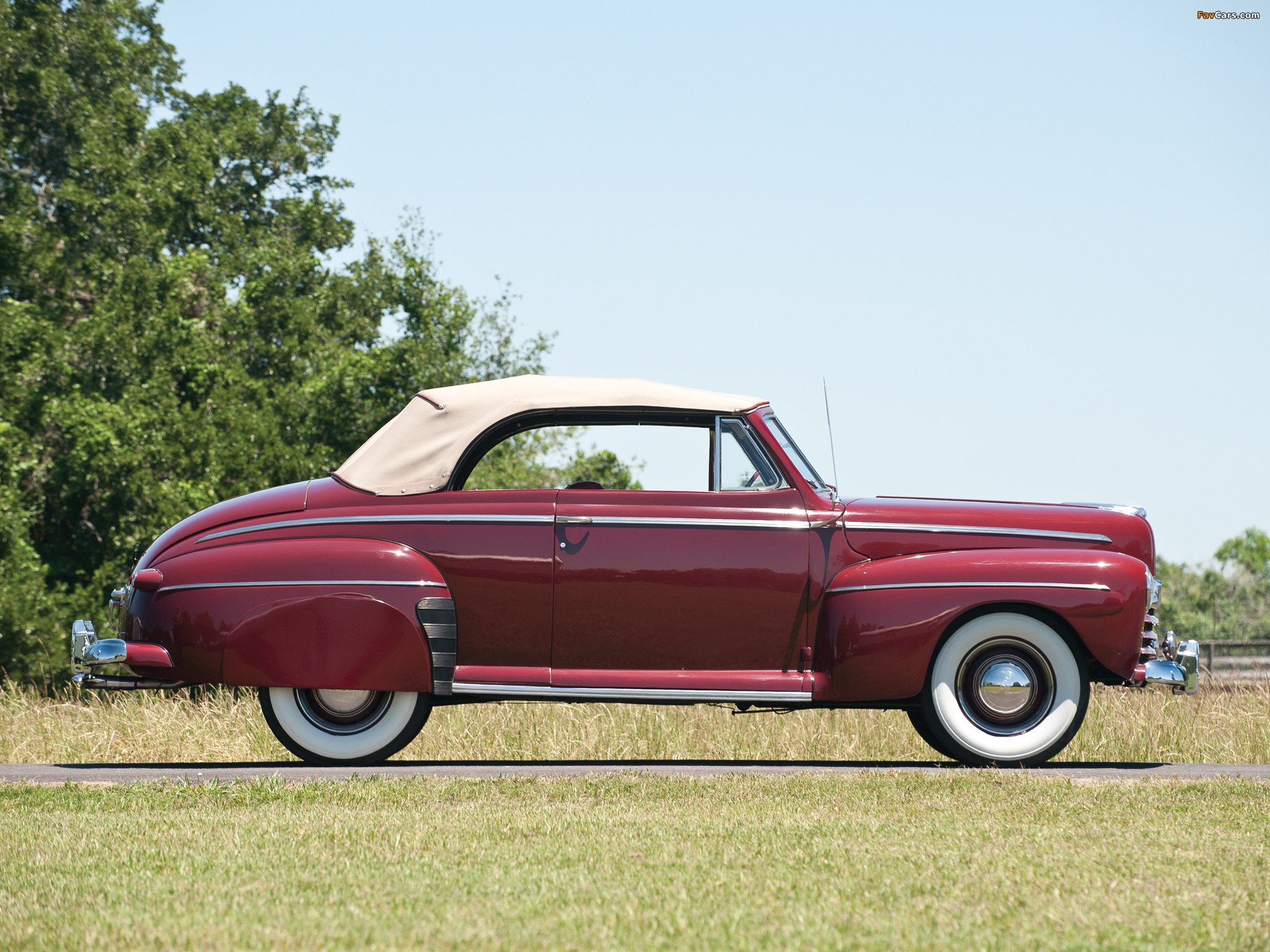 Pictures of Ford V8 Super Deluxe Convertible Coupe 1946 (2048 x 1536)