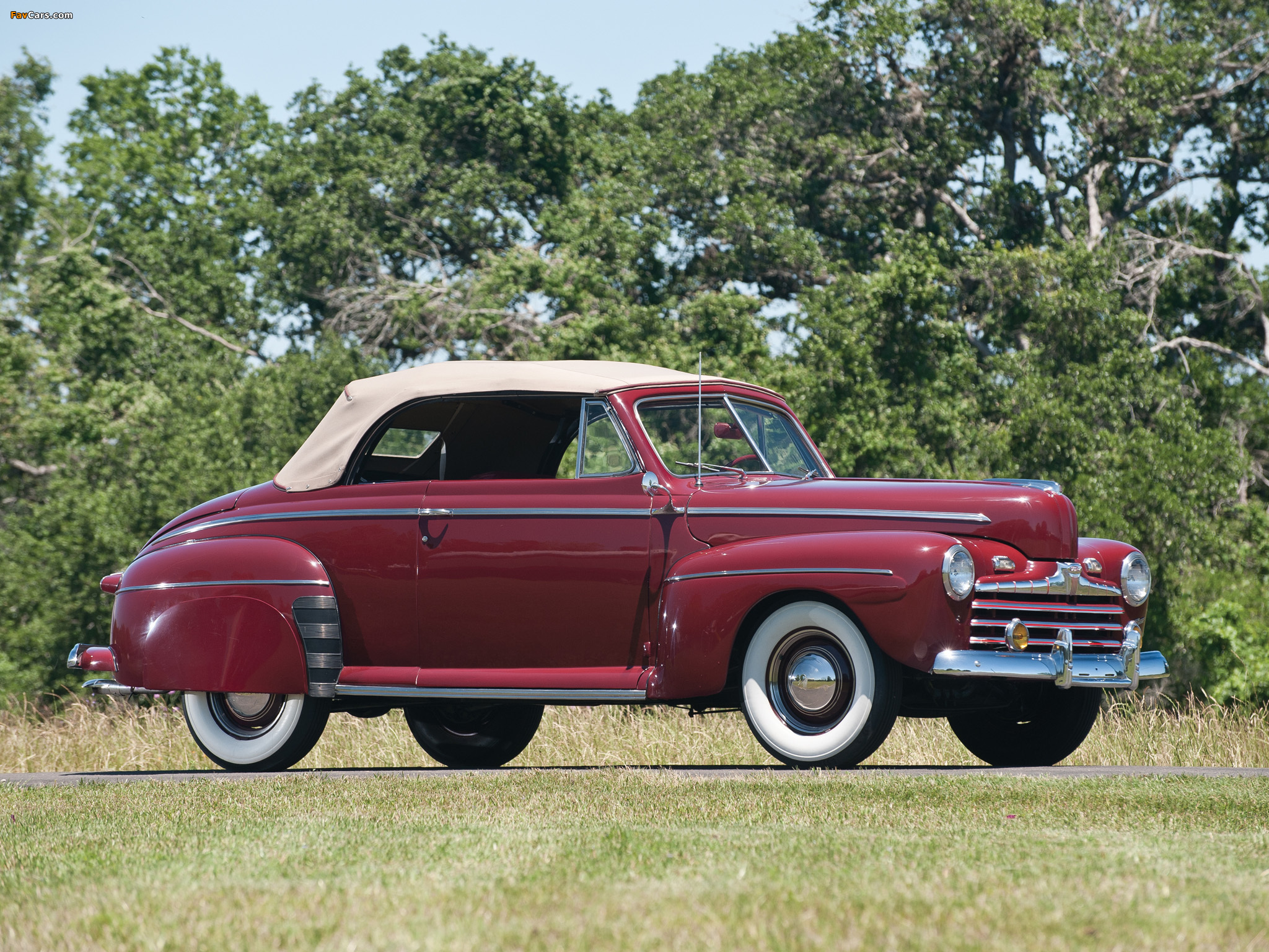 Pictures of Ford V8 Super Deluxe Convertible Coupe 1946 (2048 x 1536)