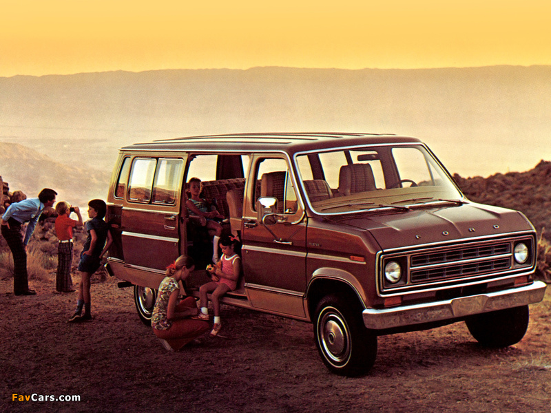 Ford Econoline Chateau Club Wagon 1976 pictures (800 x 600)