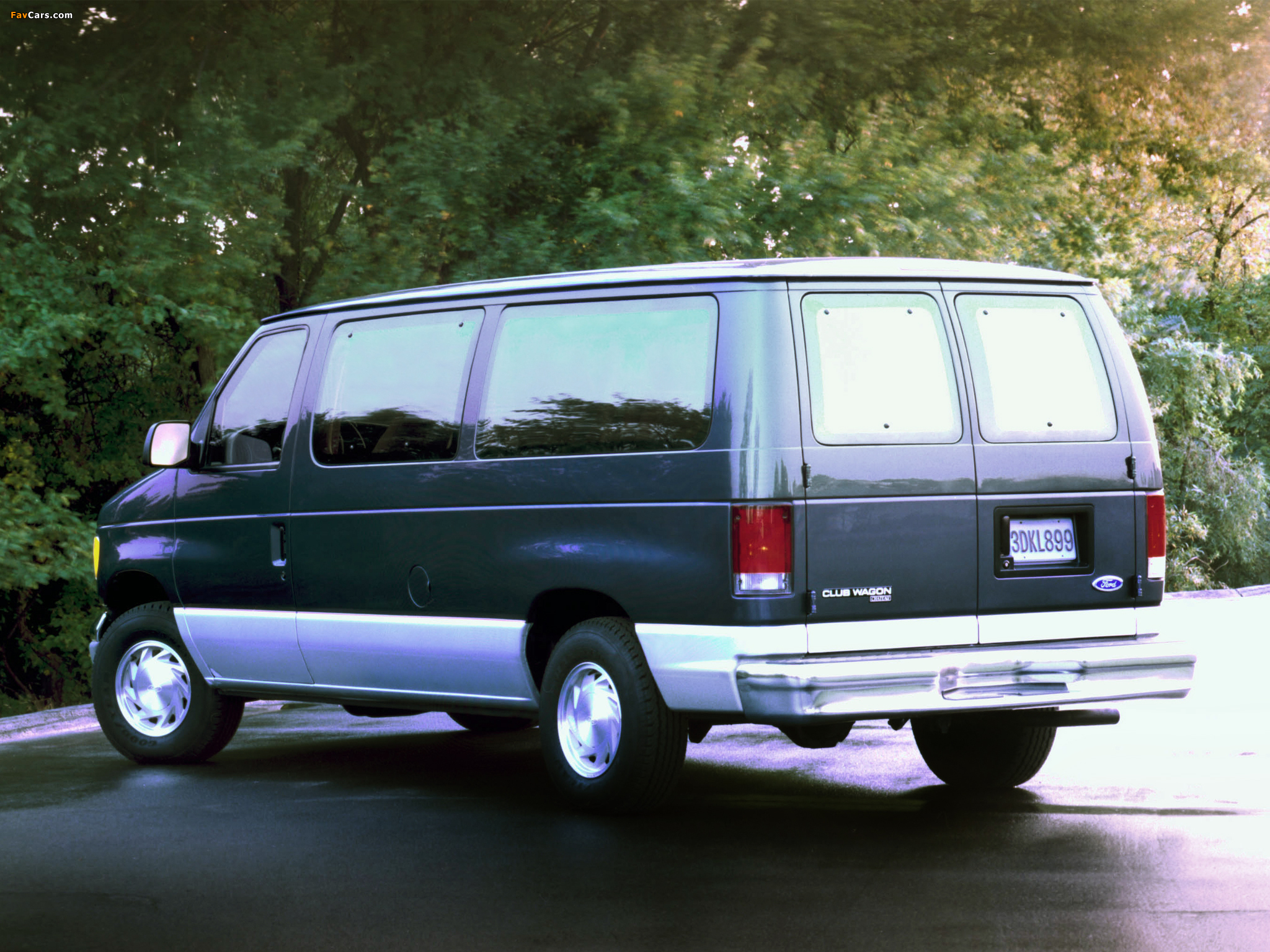 Ford Econoline Club Wagon 1995–97 pictures (2048 x 1536)