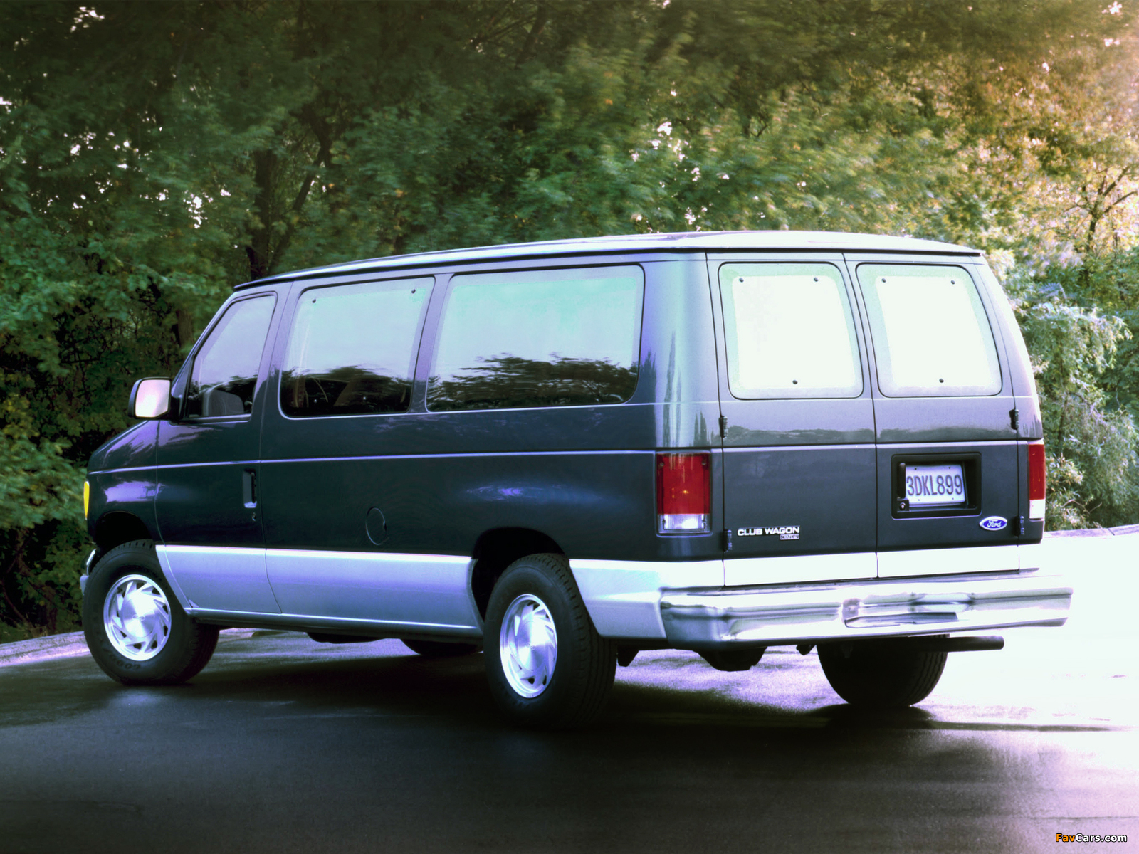 Ford Econoline Club Wagon 1995–97 pictures (1600 x 1200)