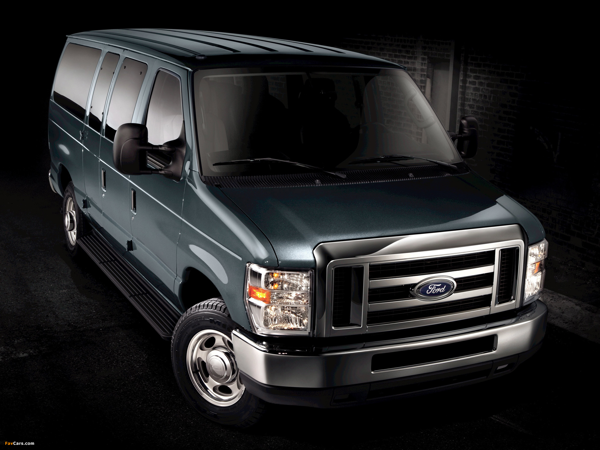 Images of Ford E-350 XLT 50th Anniversary 2011 (2048 x 1536)