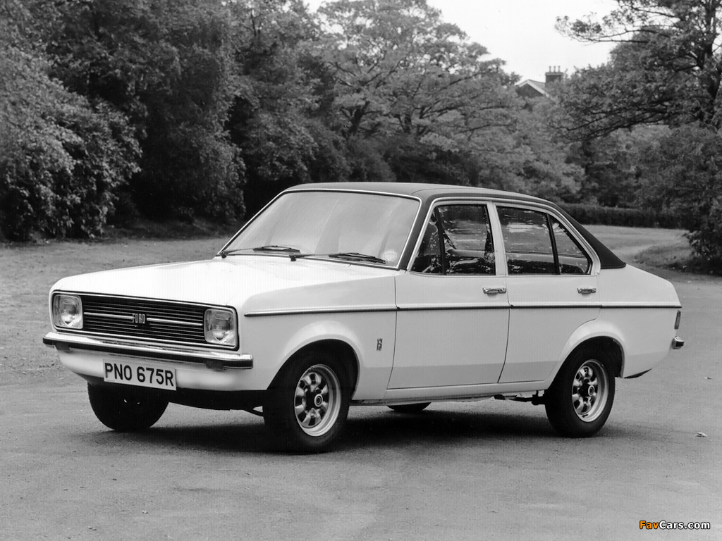 Ford Escort Saloon 1974–77 images (1024 x 768)