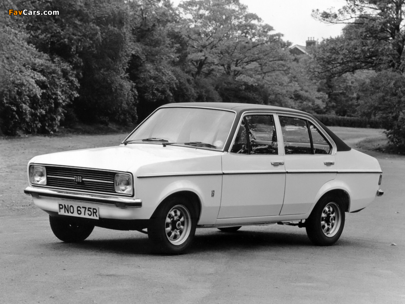 Ford Escort Saloon 1974–77 images (800 x 600)