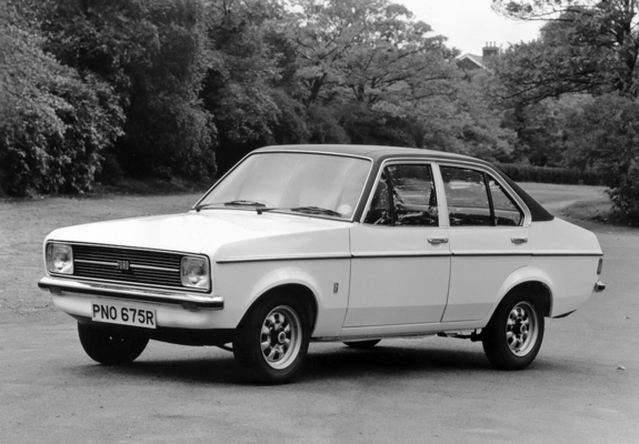 Ford Escort Saloon 1974–77 images