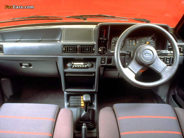Ford Escort Coupe UK-spec 1980–86 pictures (640 x 480)