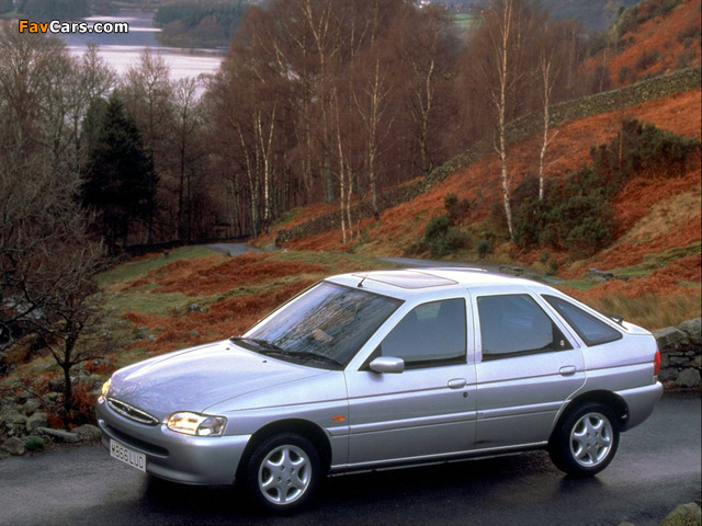 Ford Escort Ghia 5-door Hatchback UK-spec 1995–98 images (640 x 480)