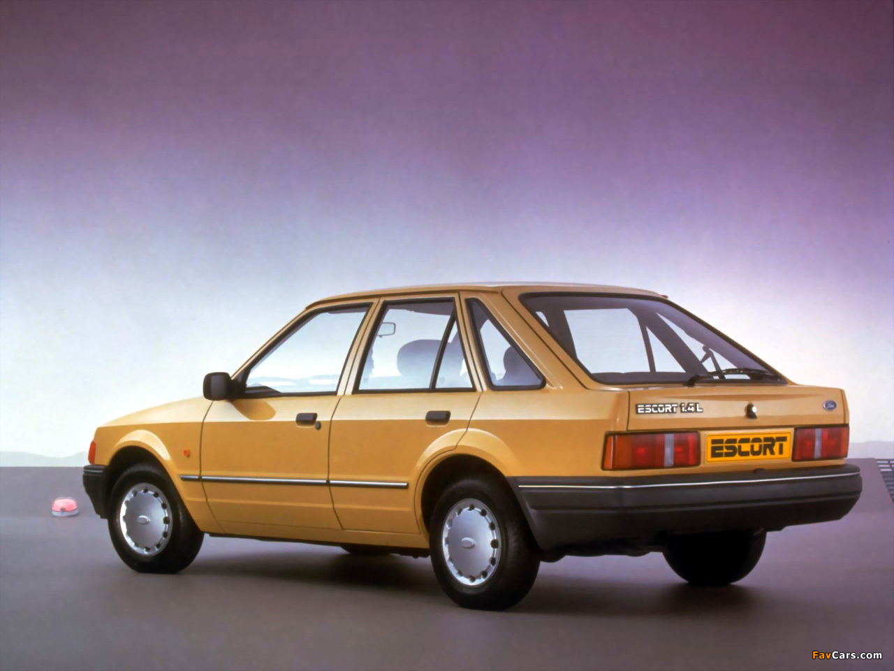 Images of Ford Escort 5-door Hatchback UK-spec 1986–90 (1280 x 960)