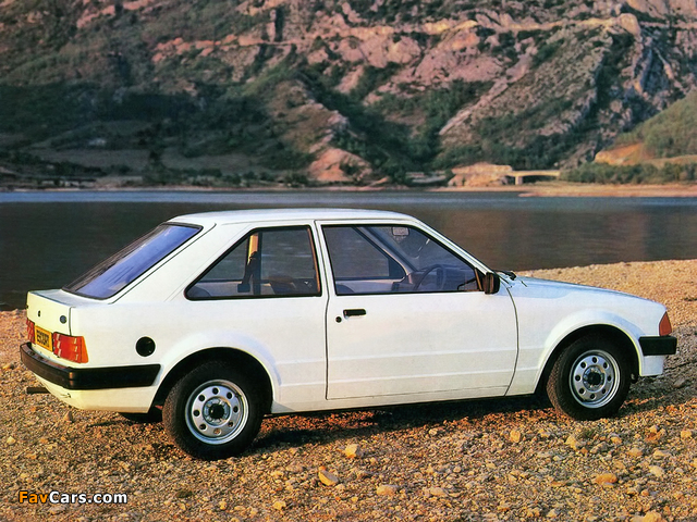 Pictures of Ford Escort Coupe UK-spec 1980–86 (640 x 480)