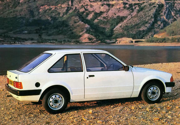 Pictures of Ford Escort Coupe UK-spec 1980–86