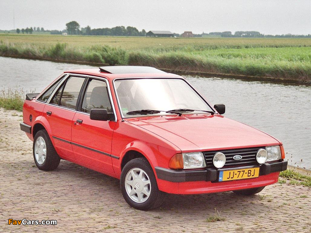 Pictures of Ford Escort Hatchback 1980–86 (640 x 480)