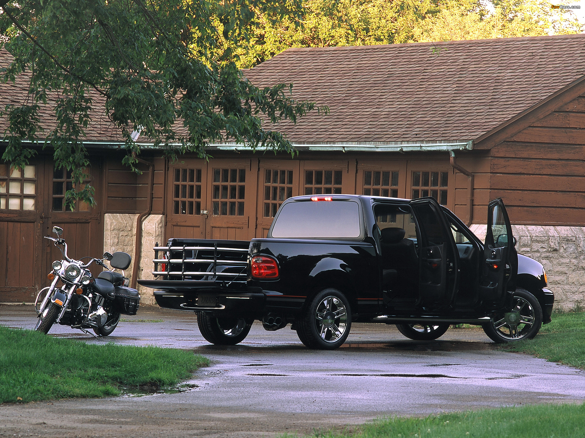 Images of Ford F-150 Harley-Davidson SuperCrew 2001 (2048 x 1536)