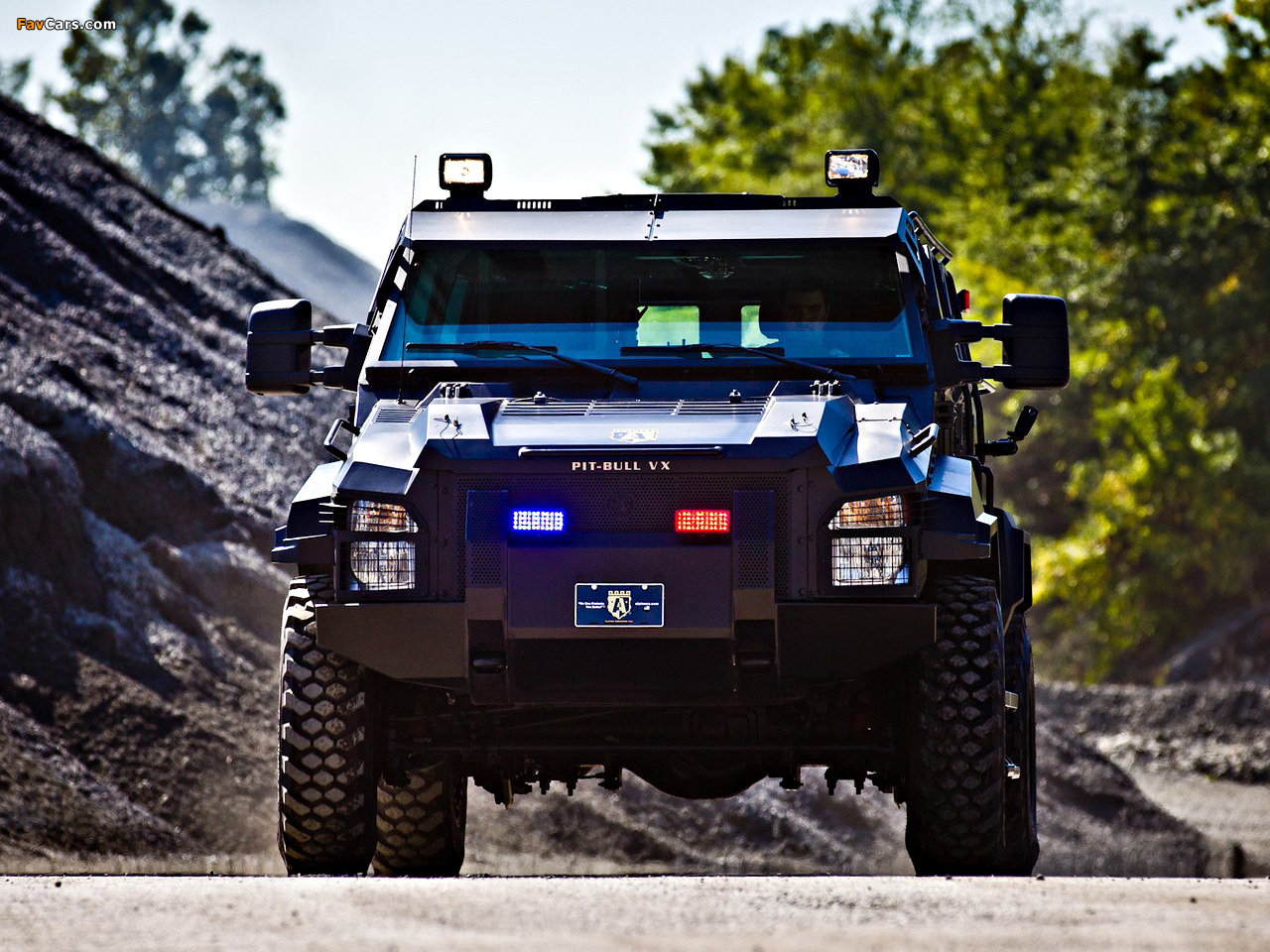 Images of Alpine Armoring Pit-Bull VX 4x4 2011 (1280 x 960)